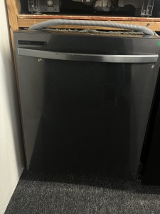 PRE-OWNED SAMSUNG BLACK STAINLESS 24'' DISHWASHER 