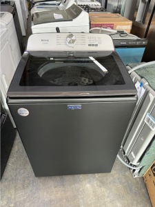 NEW-Maytag Deep Fill Pet Pro 4.7-cu ft High Efficiency Agitator Top-Load Washer (Volcano Black) 